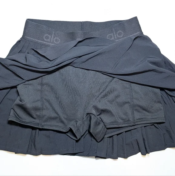Alo Aces Sport Skort In Black - Picture 9 of 13